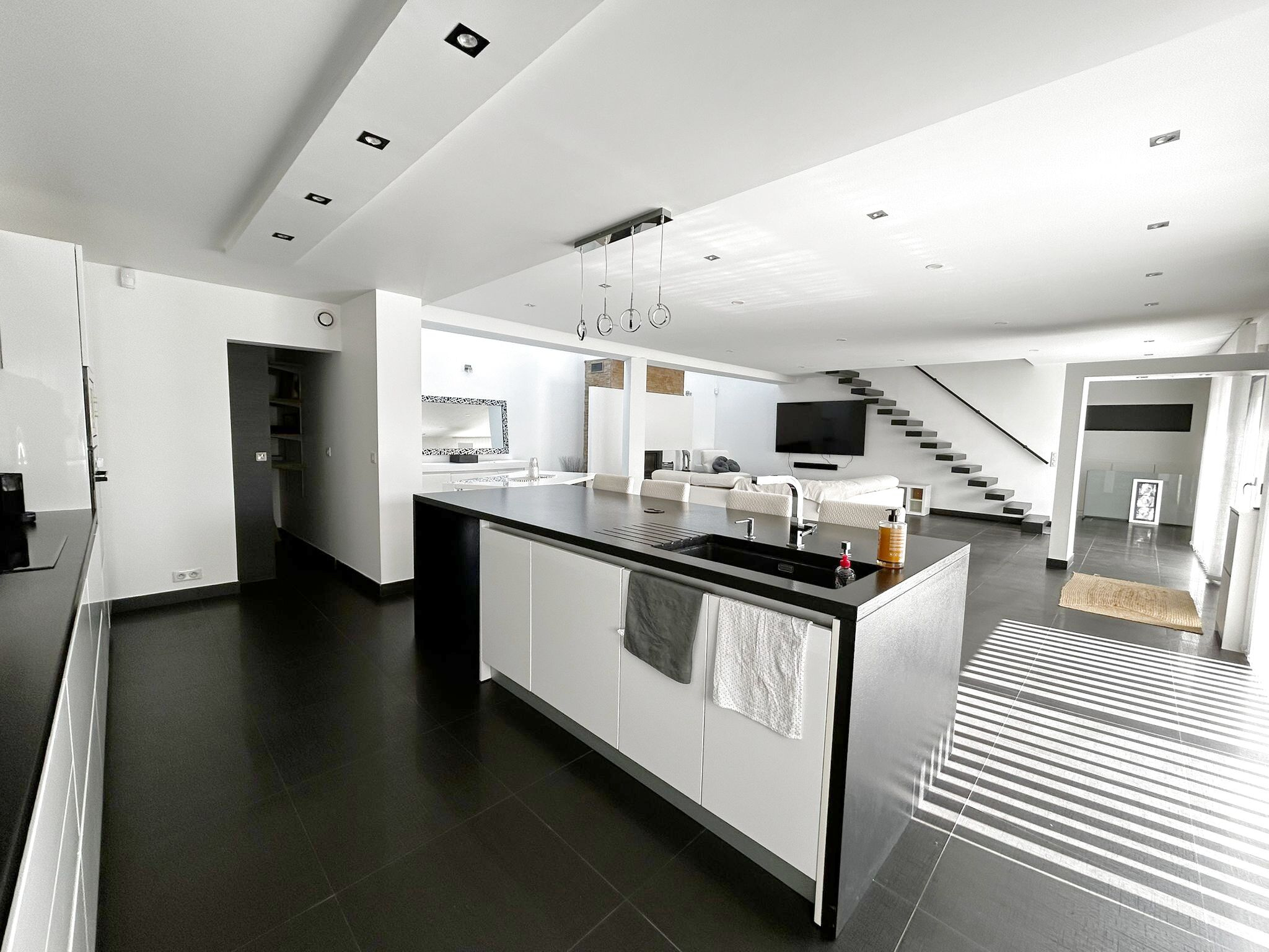 Maison à vendre à Ormesson sur marne, 170,86 m², 5 pièces – photo 1 sur 7
